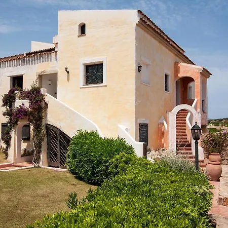 Apartment 70 Metri-spiaggia Privatalettini E Ombrelloni Free Porto Cervo